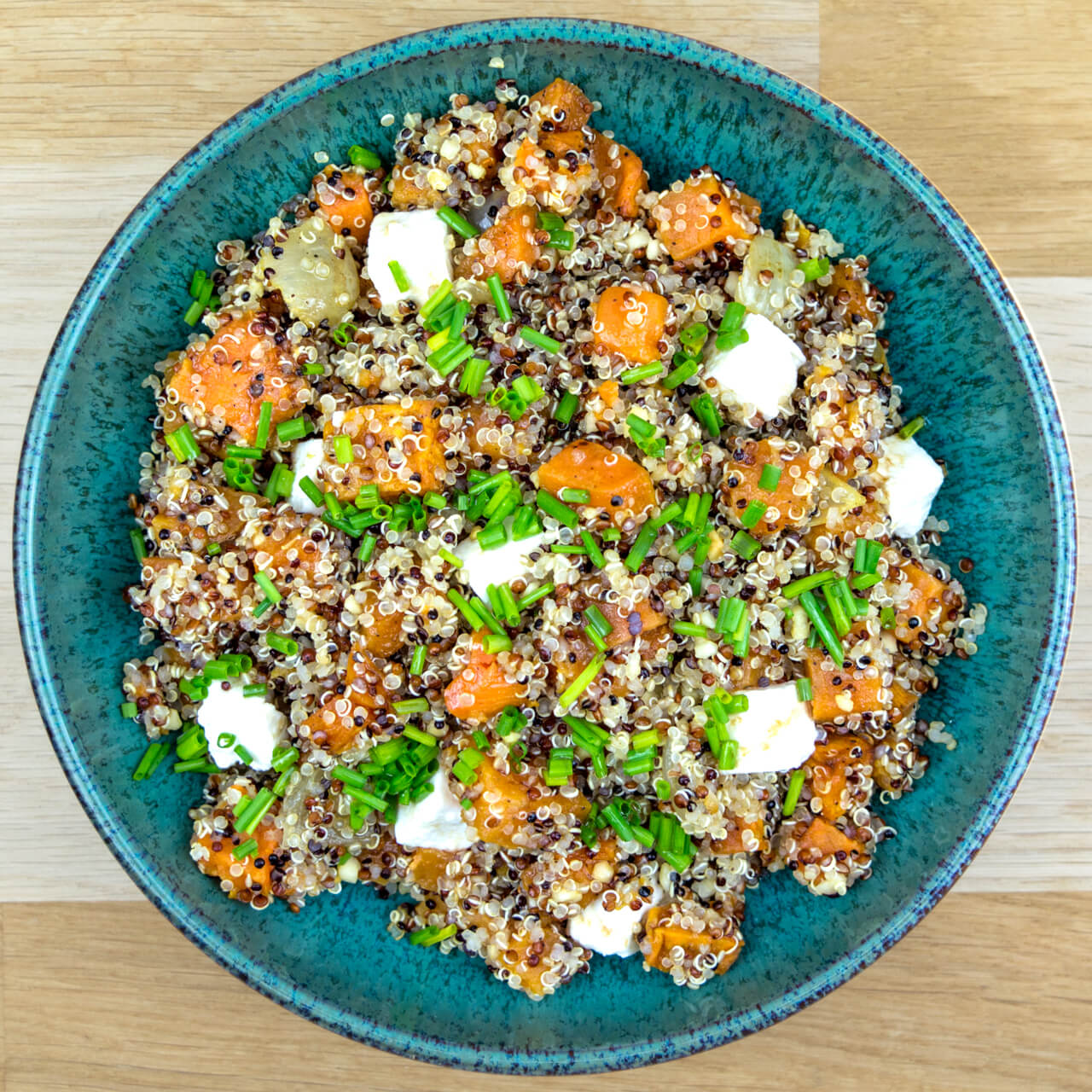 Salade de quinoa, patate douce rôtie et fêta