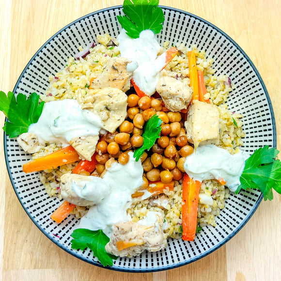 Salade de boulgour au poulet, pois chiche rôtis et carottes